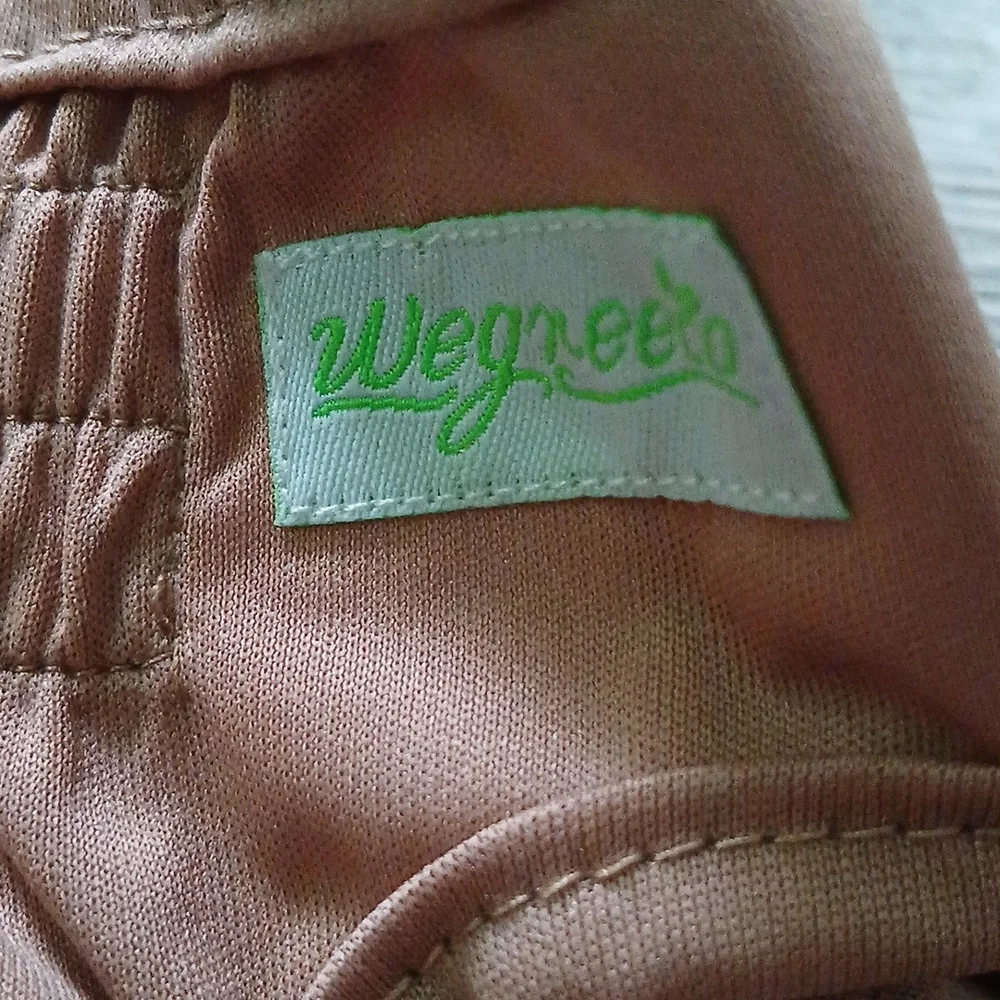 Wegreeco tan reusable female ruffle dog diaper heat bladder issue Sz S NWOT